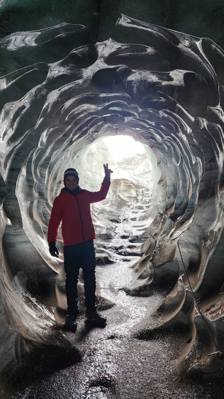 foto: caverna de gelo na Islândia